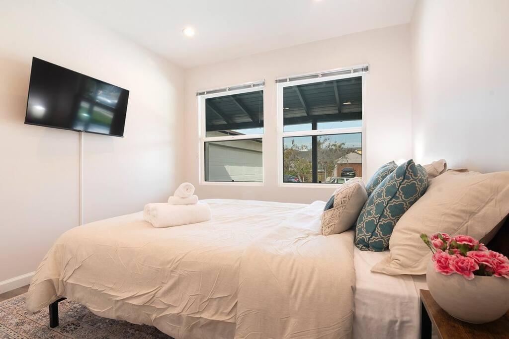 Beautiful 3 Bed 1 Bath Designer Home + Hot Tub Los Angeles Exterior foto