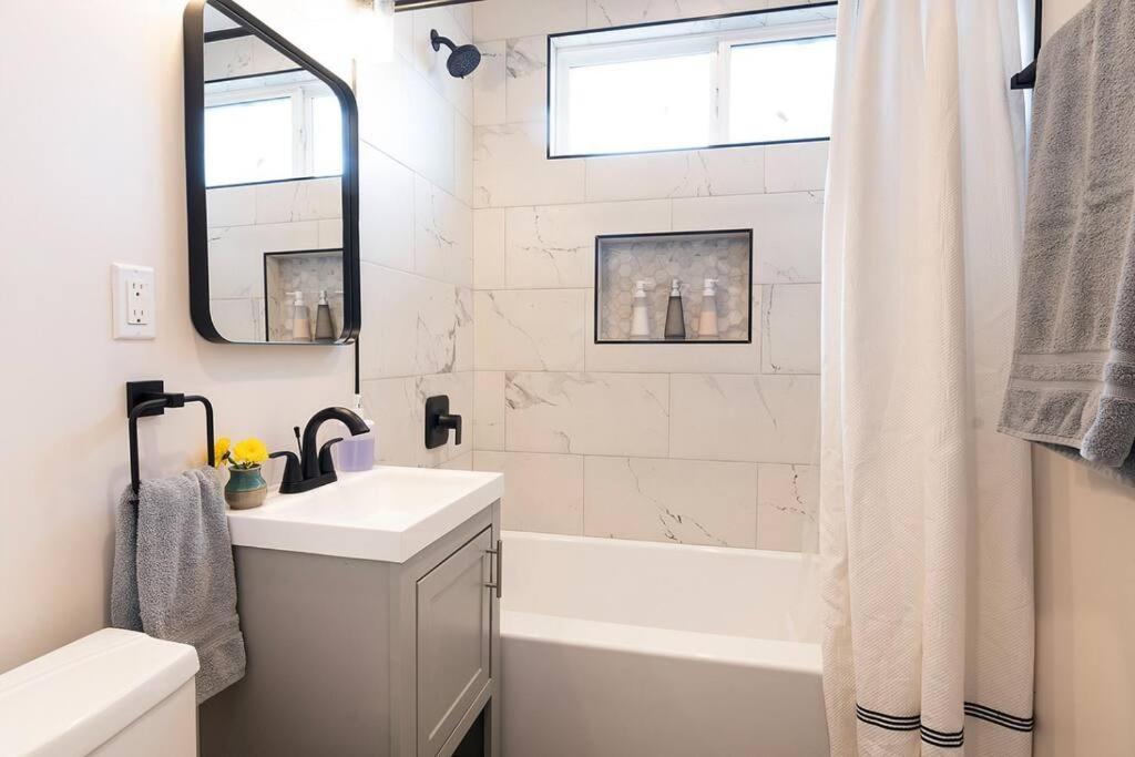 Beautiful 3 Bed 1 Bath Designer Home + Hot Tub Los Angeles Exterior foto